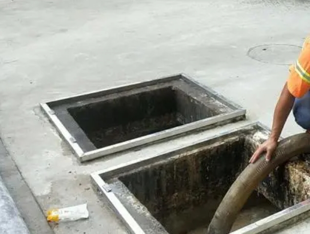 浩口原种场化粪池清理