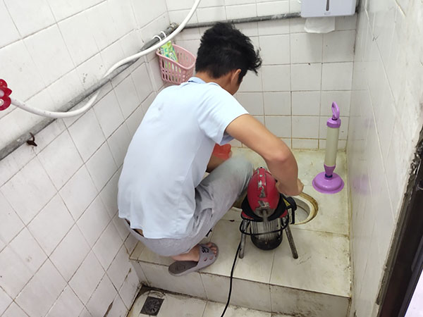 浩口原种场肥皂掉到马桶里把马桶堵住了怎么办？马桶堵住了怎么办